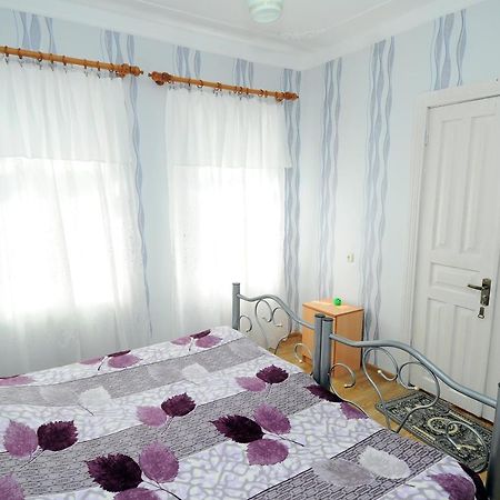 Guest House Darejani Kutaisi Ngoại thất bức ảnh