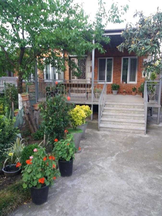 Guest House Darejani Kutaisi Ngoại thất bức ảnh
