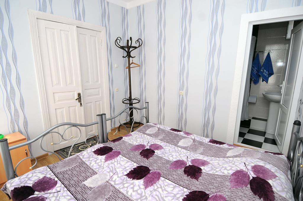 Guest House Darejani Kutaisi Ngoại thất bức ảnh